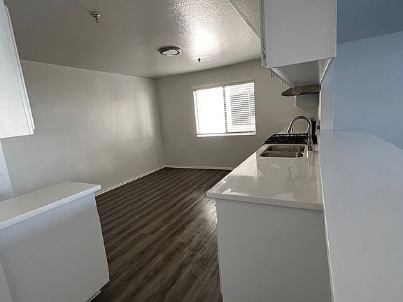 3rd image of 4862 W 118th Pl APT 4