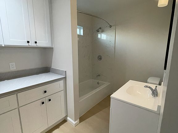 4th image of 6000 Castillon Dr