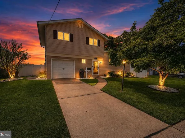 43 Rolling Ln, Hamilton, NJ 08690