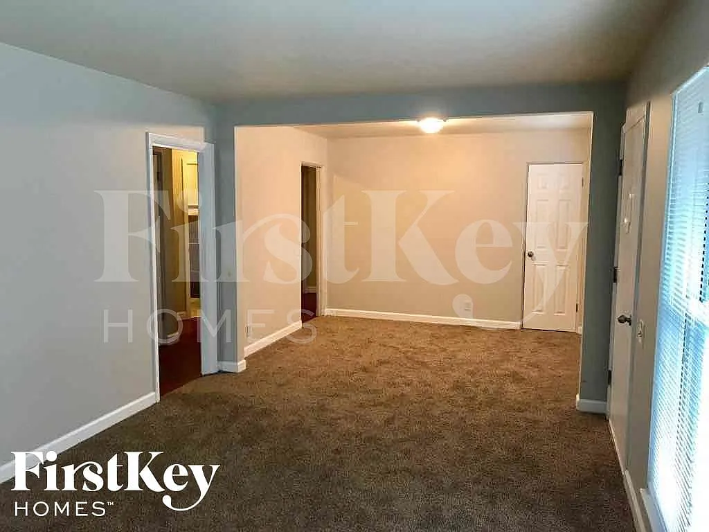 3 bed, 1.5 bath, 1200 sqft, $2,175 — Photo 2