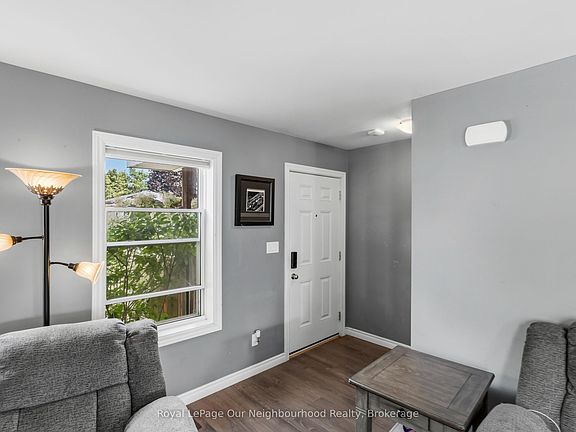 3rd image of 28 Hope St N