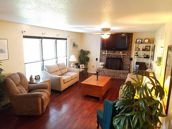 3rd image of 800 James Dr