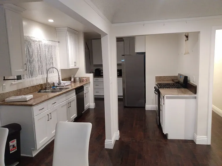 5415 S Victoria Ave — Photo 4