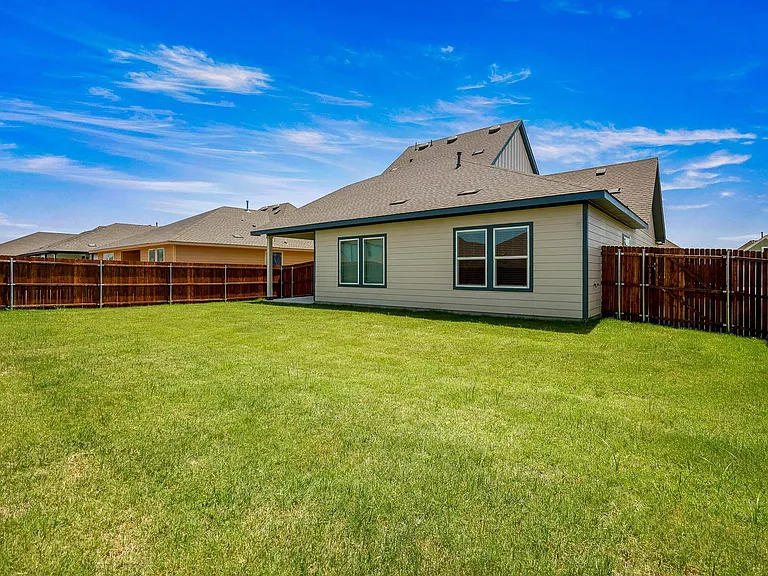 722 Sweet Pea Dr — Photo 16