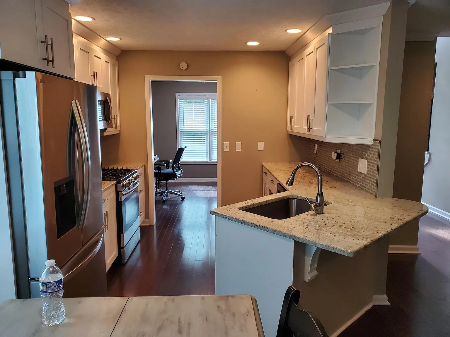 4 bed, 3.5 bath, 2630 sqft, $3,000 — Photo 3