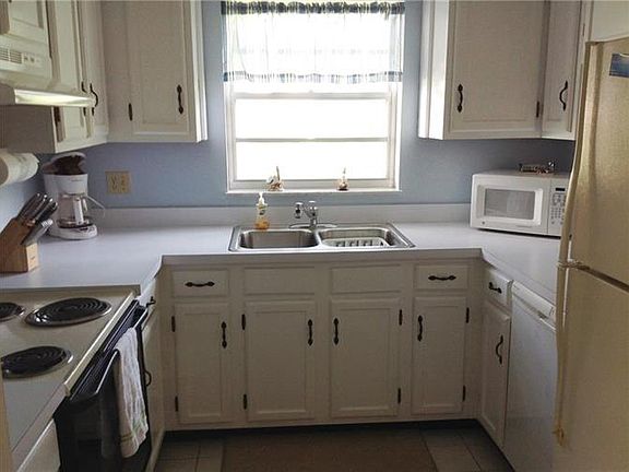 3rd image of 51 Woodland Dr