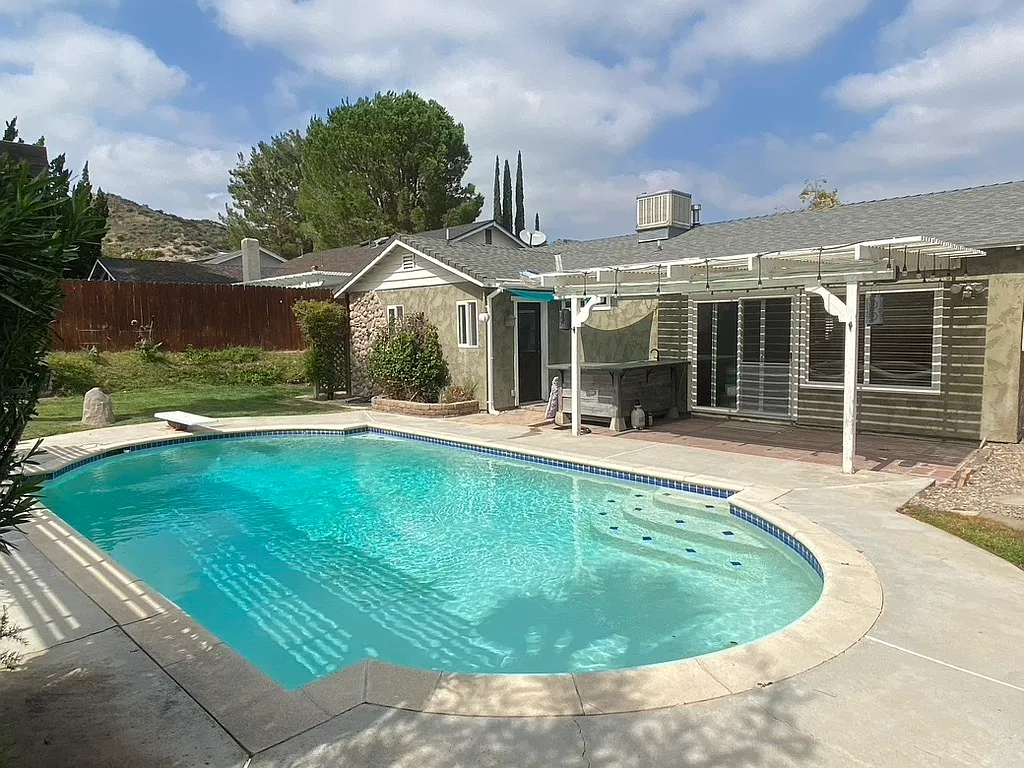 3 bed, 1145 sqft, $3,490 — Photo 4