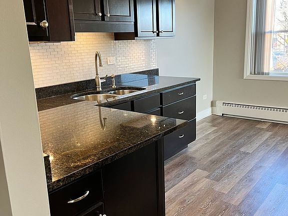 2nd image of 904 Curtiss St #15