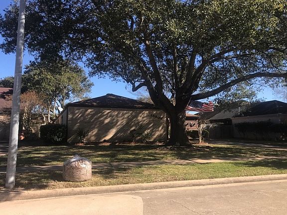 3rd image of 15806 Herongate Dr