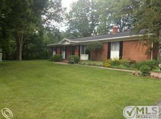660 E Ridge Rd, South Lyon, MI 48178