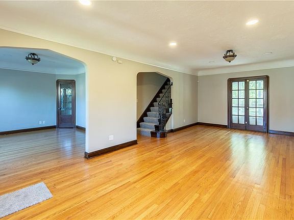 5th image of 3604 Blanche Ave
