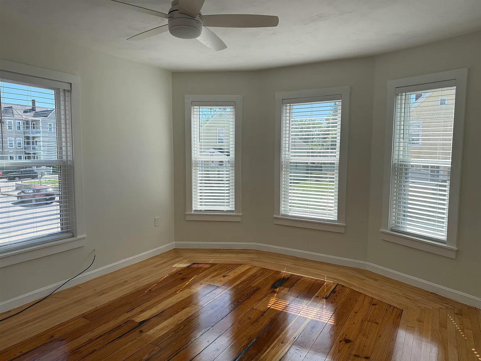 3 bed, 1.0 bath, 1300 sqft, $2,400 — Photo 1