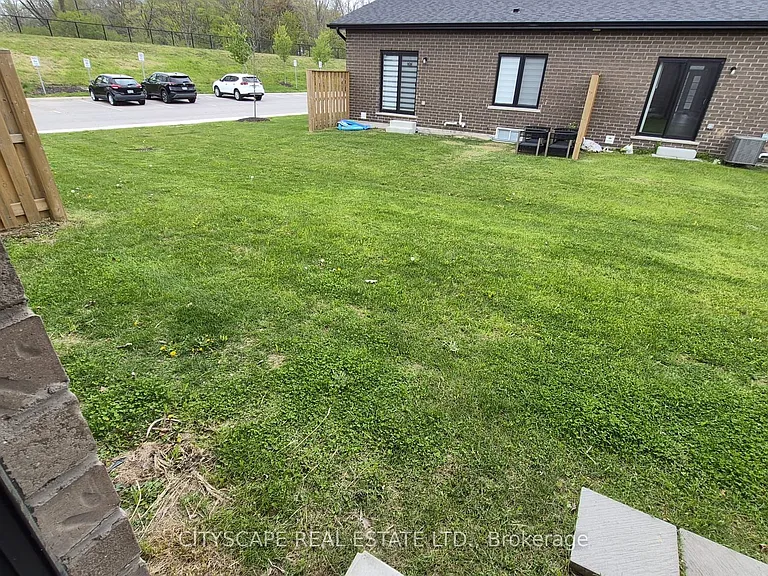 550 Grey St #28 — Photo 39