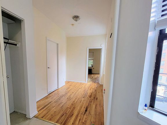 3rd image of 657 10th Ave #S