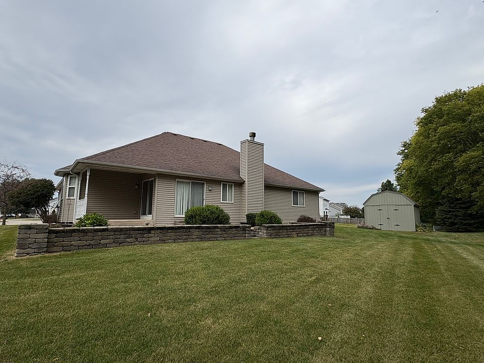 2nd image of 1214 Evergreen Ln