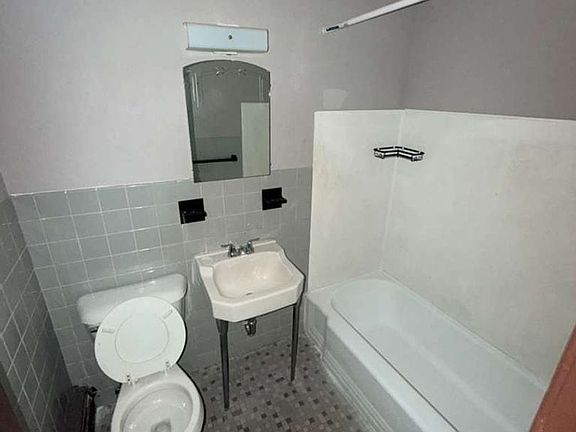 4th image of 16818 Grovewood Ave APT 8