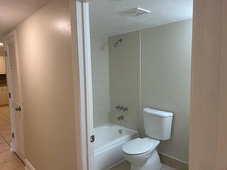 College Gardens Apartments — Photo 13