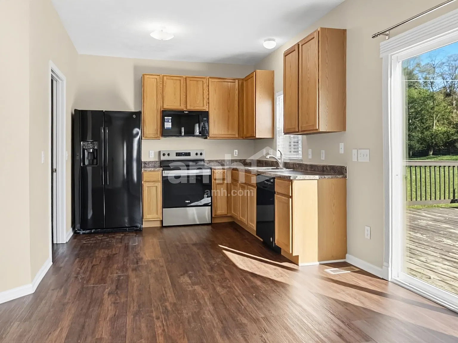 3 bed, 2.5 bath, 1992 sqft, $2,470 — Photo 3