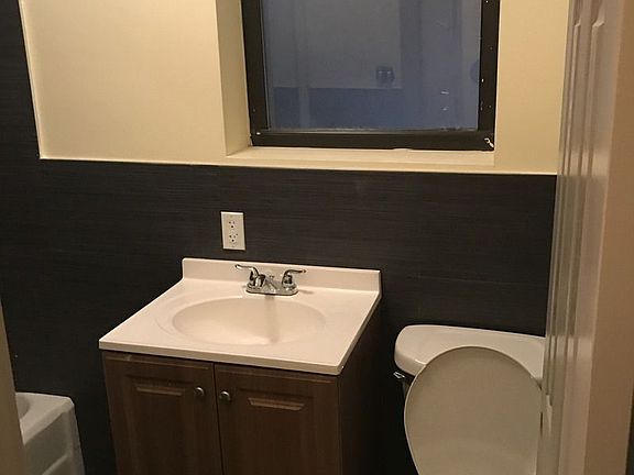 4th image of 430 Halsey St APT 9