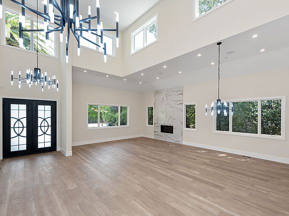 2nd image of 545-547 Palmer Ln