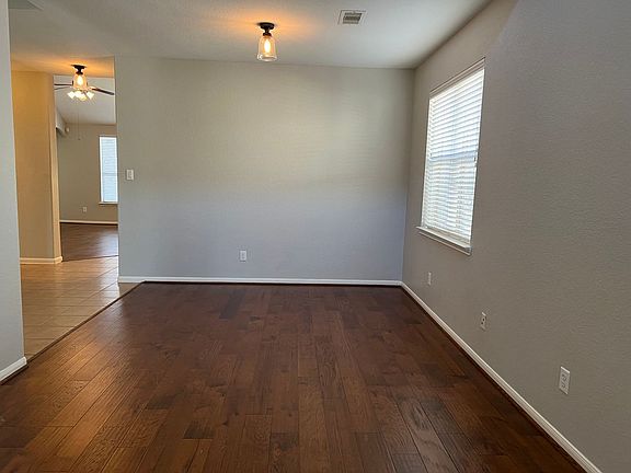 5th image of 146 Black Swan Place The
