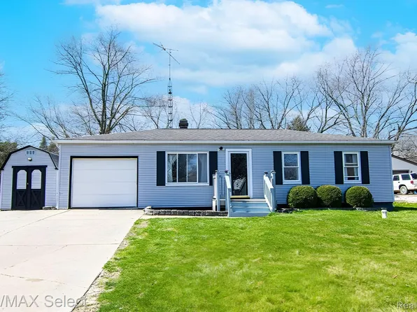 1418 Houston Dr, Swartz Creek, MI 48473