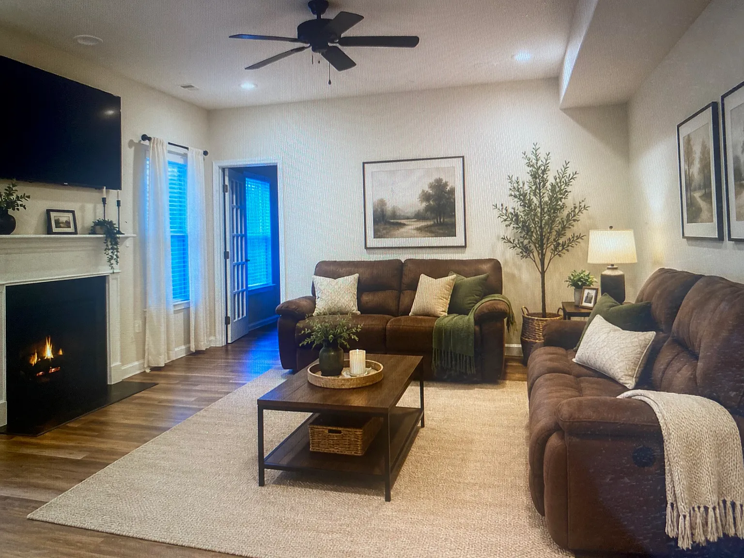 4 bed, 2.5 bath, 2818 sqft, $3,850 — Photo 3