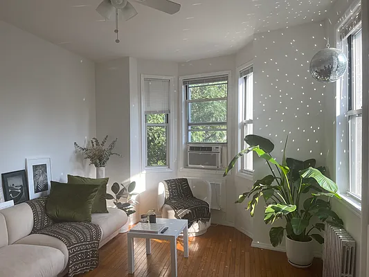 Rented by The Agency | media 2