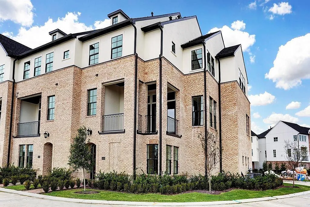 3 bed, 3.5 bath, 2390 sqft, $3,500 — Photo 2