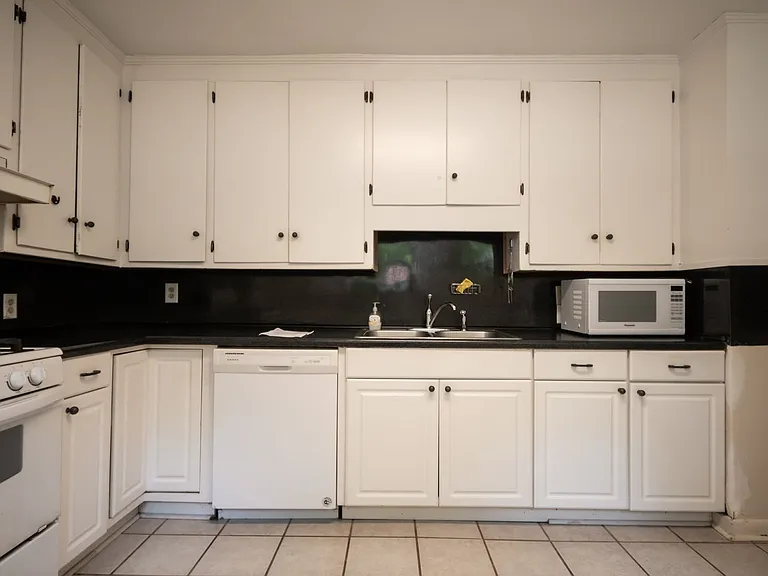 175 Habersham Way — Photo 12