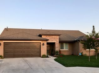 748 Lilac Ln, Dinuba, CA