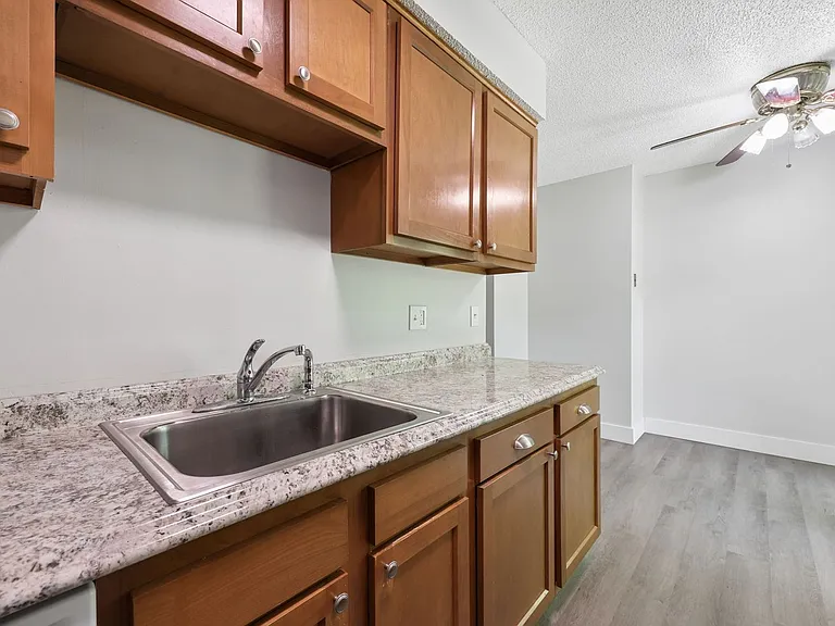 1400 Country Side Dr — Photo 14