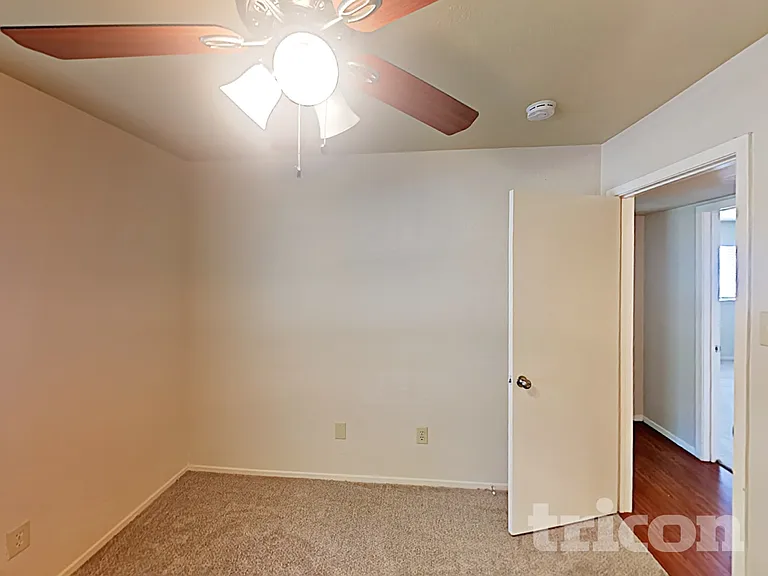 1226 Meadow Creek Dr — Photo 7