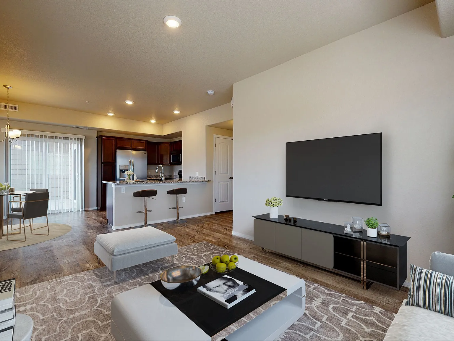3 bed, 1300 sqft, $1,995 — Photo 2