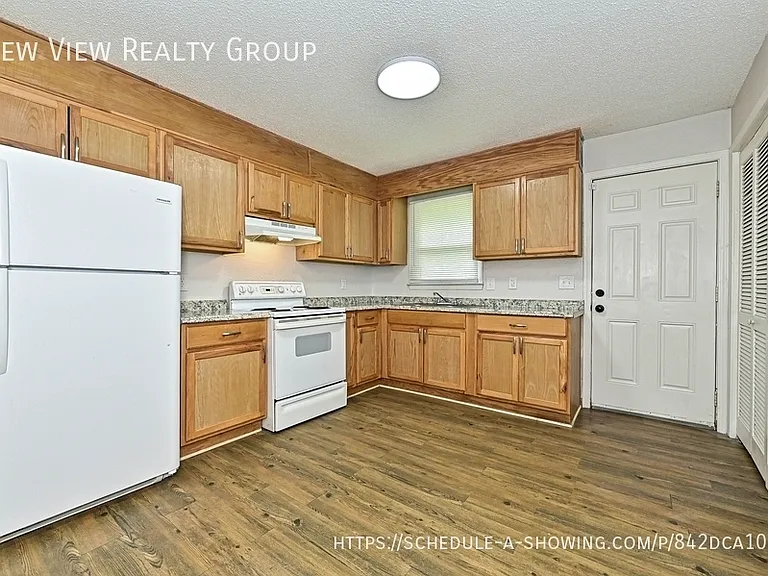 1119 Grady St — Photo 9