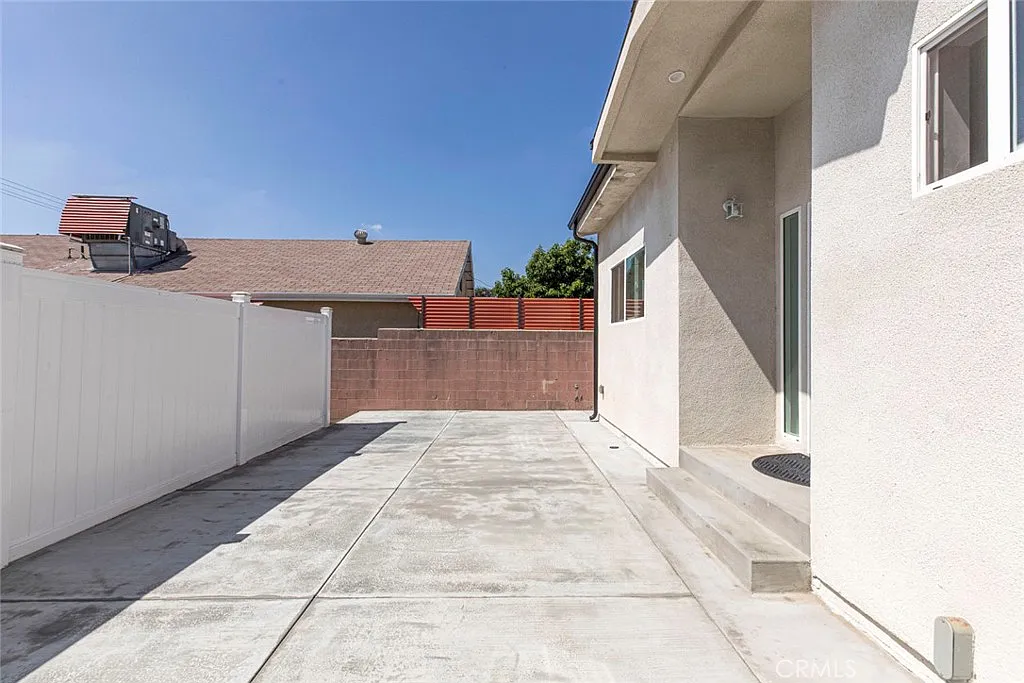 2 bed, 1000 sqft, $3,800 — Photo 2