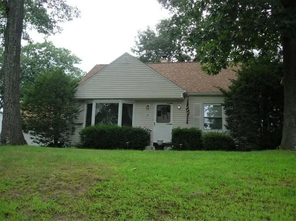 4 Ridgeview Rd, West Springfield, MA 01089