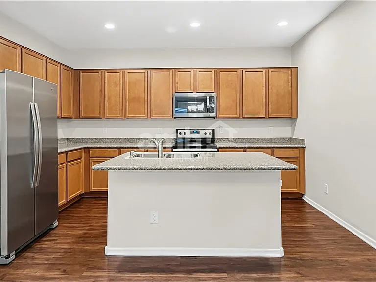 1688 E Primavera Way — Photo 3