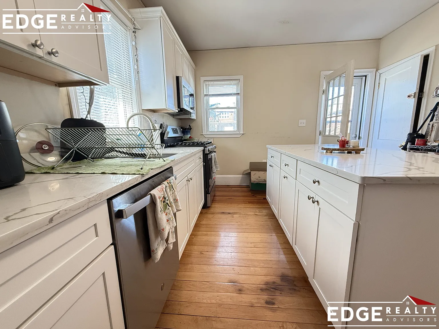 3 bed, $2,825 — Photo 3