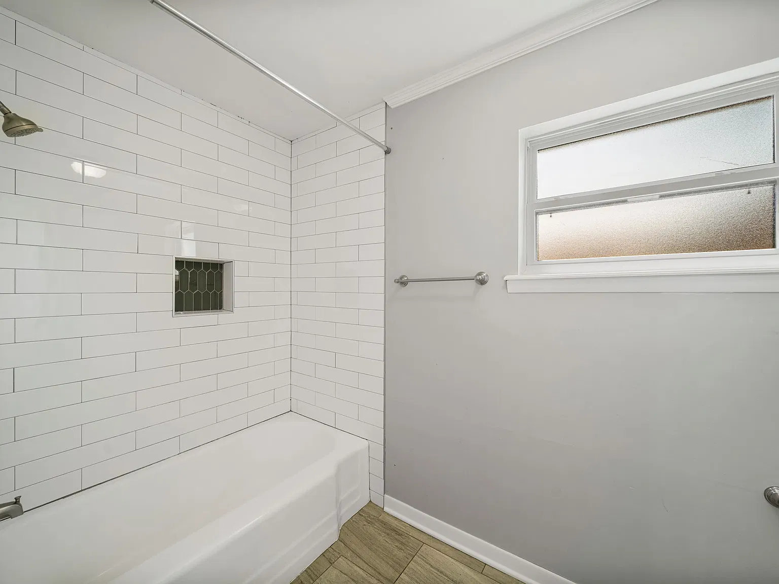 3 bed, 2193 sqft, $2,500 — Photo 4