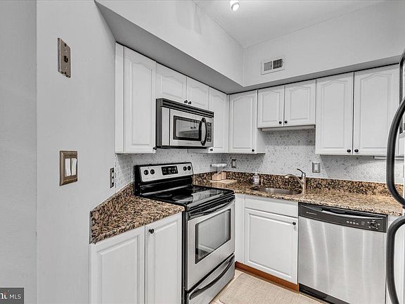 4th image of 1001 N Randolph St APT 209