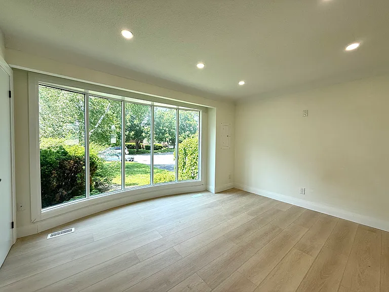 25 Meadowbrook Cres #1 — Photo 10