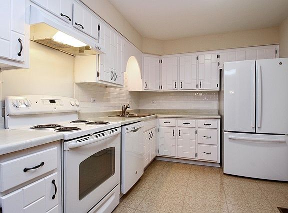 4th image of 2311 183rd St APT 107