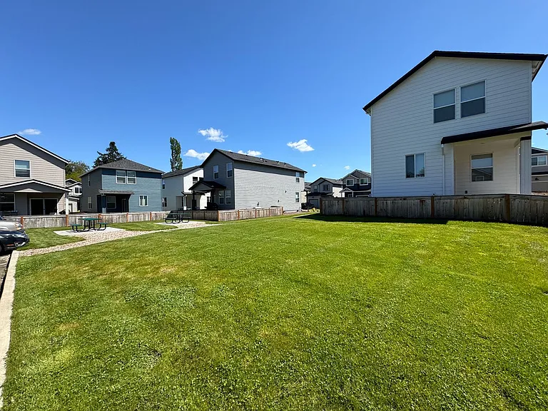 6313 NE 61st Ave — Photo 5