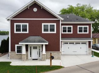 7433 N Tichigan Rd, Waterford, WI 53185