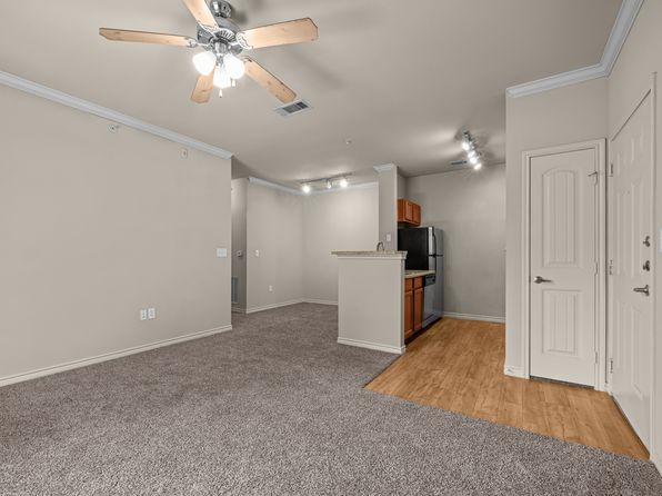 2500 Marketplace Dr APT 127