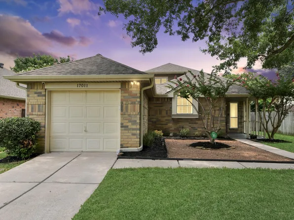 17011 Dusty Mill Dr W, Sugar Land, TX 77498