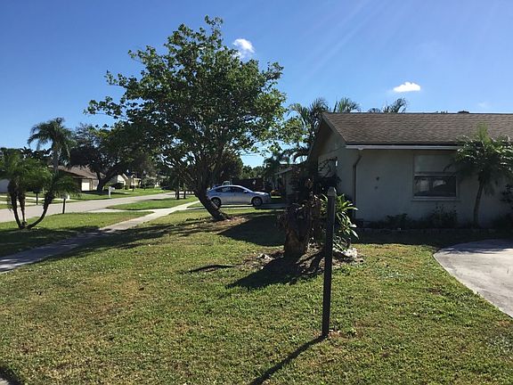 3rd image of 5286 Woodstone Cir S