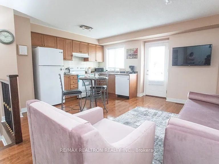 54 Chayna Cres — Photo 9