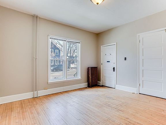 4th image of 424 Smith Ave N #3